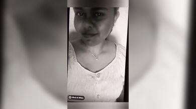 Chubby Tamil girl boobs showing selfie viral clip