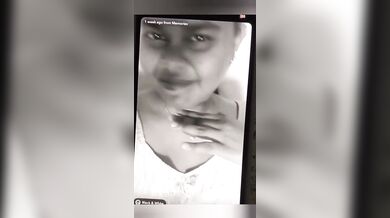 Chubby Tamil girl boobs showing selfie viral clip