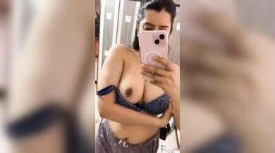 Hindi bhabhi showing boobs video and trying lingerie pics