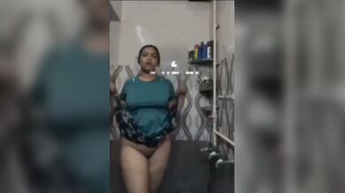 Mallu girl nipples poking in bra and nude viral video making