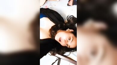Plump boobs showing Indian girl topless viral video MMS