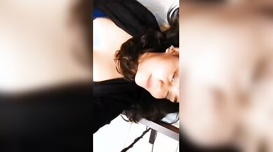 Plump boobs showing Indian girl topless viral video MMS