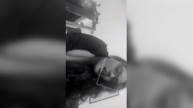 Plump boobs showing Indian girl topless viral video MMS