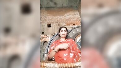 YouTuber bhabhi boob slip during live stream paid show