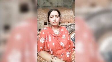 YouTuber bhabhi boob slip during live stream paid show