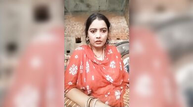 YouTuber bhabhi boob slip during live stream paid show