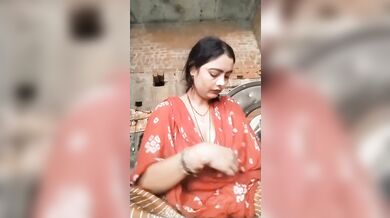 YouTuber bhabhi boob slip during live stream paid show