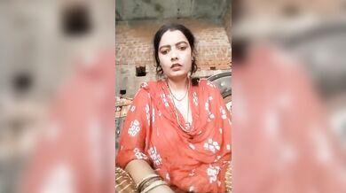 YouTuber bhabhi boob slip during live stream paid show