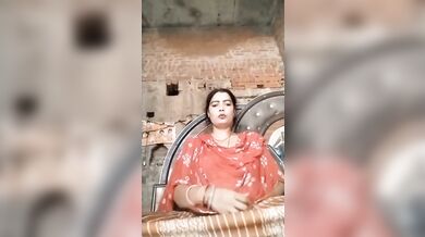 YouTuber bhabhi boob slip during live stream paid show