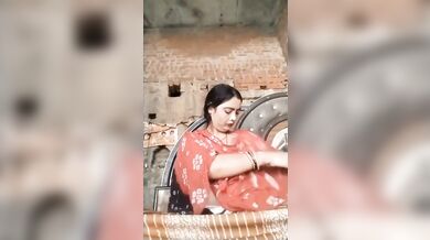 YouTuber bhabhi boob slip during live stream paid show