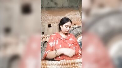 YouTuber bhabhi boob slip during live stream paid show