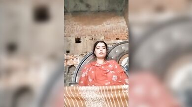 YouTuber bhabhi boob slip during live stream paid show