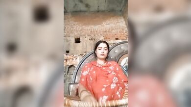 YouTuber bhabhi boob slip during live stream paid show