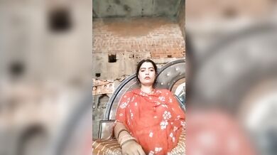 YouTuber bhabhi boob slip during live stream paid show