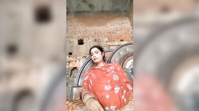 YouTuber bhabhi boob slip during live stream paid show
