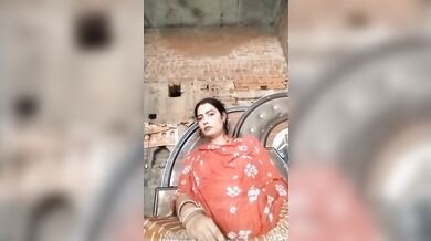 YouTuber bhabhi boob slip during live stream paid show