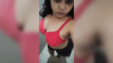 Big ass girlfriend videos of striptease and fingering pussy