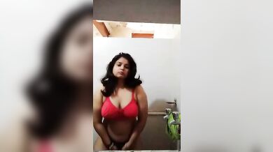 Big ass girlfriend videos of striptease and fingering pussy