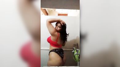 Big ass girlfriend videos of striptease and fingering pussy