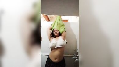 Big ass girlfriend videos of striptease and fingering pussy