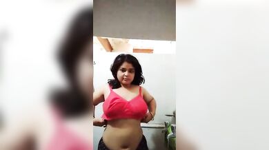 Big ass girlfriend videos of striptease and fingering pussy