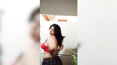 Big ass girlfriend videos of striptease and fingering pussy