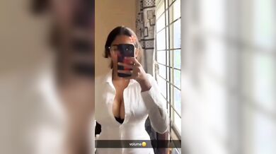 Sexy Indian baddie shows big boobs in selfie video making