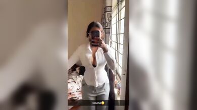 Sexy Indian baddie shows big boobs in selfie video making