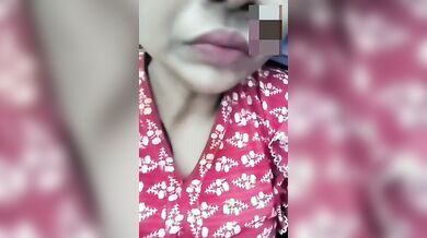Chubby ex-girlfriend pussy showing on video call