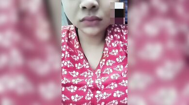 Chubby ex-girlfriend pussy showing on video call