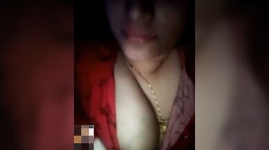 Mallu wife night call to boyfriend exposes big boobs