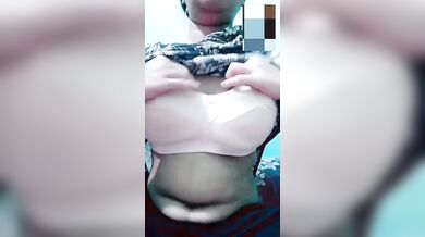 Desi girl lifting bra and showing big boob to boyfriend