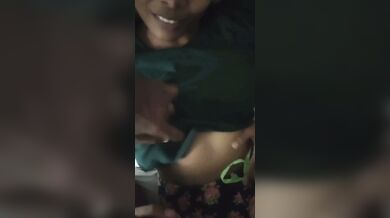 Tamil girl gives handjob while nipple pressing by boyfriend