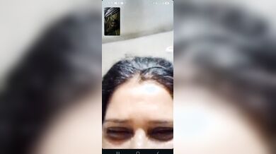 Mature desi lady shows boobs and pussy to lover viral MMS