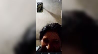 Mature desi lady shows boobs and pussy to lover viral MMS