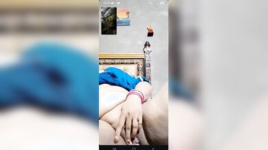 Mature desi lady shows boobs and pussy to lover viral MMS