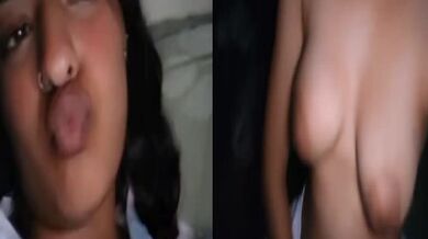Teasing boob show of Indian horny girlfriend MMS