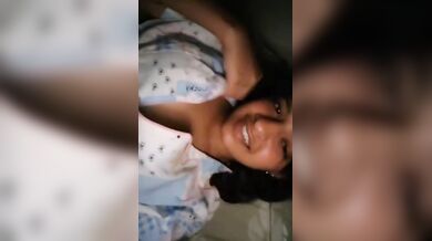 Teasing boob show of Indian horny girlfriend MMS
