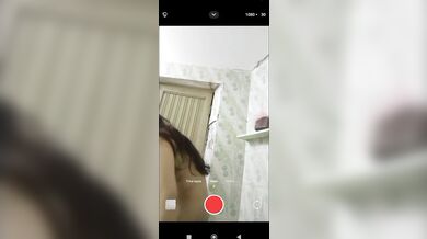 Huge boobs girlfriend bathing and showing nude body