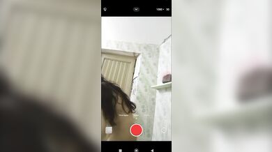 Huge boobs girlfriend bathing and showing nude body