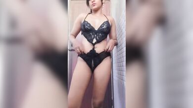 Preethy Mukhundan boobs showing in lingerie Tamil viral MMS