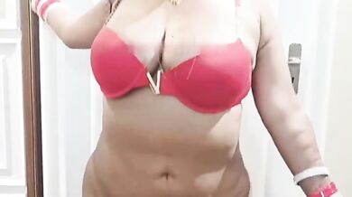 Mature bhabhi face sitting and hairy pussy rubbing