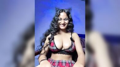 Famous Indian Cam Girl Fingering Her Wet Pussy – Chennai Solo Nude Show