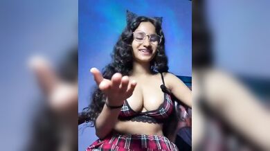 Famous Indian Cam Girl Fingering Her Wet Pussy – Chennai Solo Nude Show